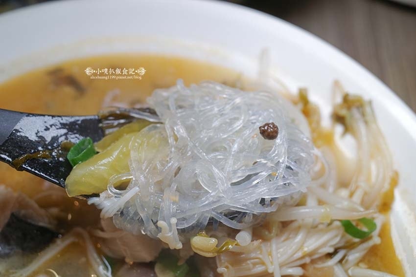 【永和美食】『官小二酸菜魚 永和樂華店』 【永和美食】『官小二酸菜魚 永和樂華店』