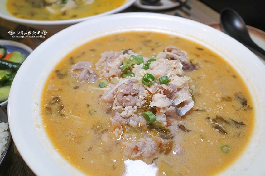 【永和美食】『官小二酸菜魚 永和樂華店』 【永和美食】『官小二酸菜魚 永和樂華店』