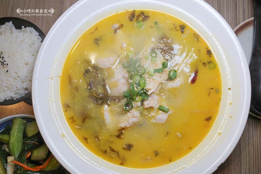 【永和美食】『官小二酸菜魚 永和樂華店』 【永和美食】『官小二酸菜魚 永和樂華店』
