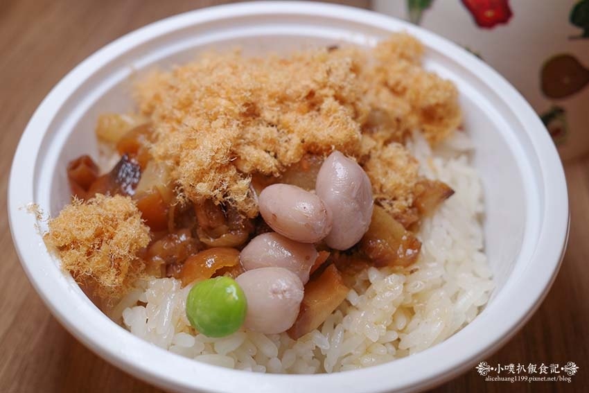 【樂華夜市美食】『樂華三鮮羹二店』超人氣必吃美食/三鮮羹加台 【樂華夜市美食】『樂華三鮮羹二店』超人氣必吃美食/三鮮羹加台