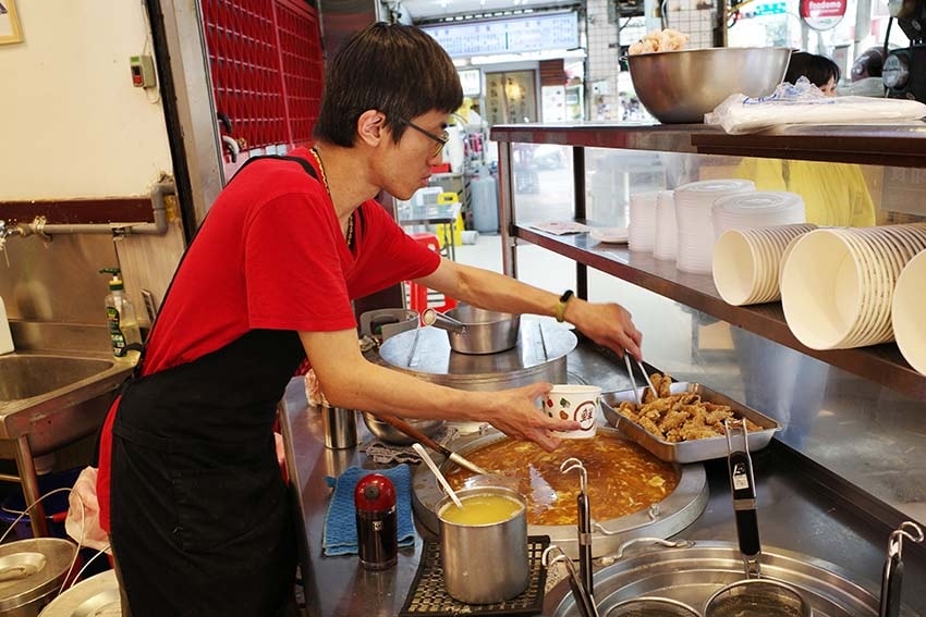 【樂華夜市美食】『樂華三鮮羹二店』超人氣必吃美食/三鮮羹加台 【樂華夜市美食】『樂華三鮮羹二店』超人氣必吃美食/三鮮羹加台