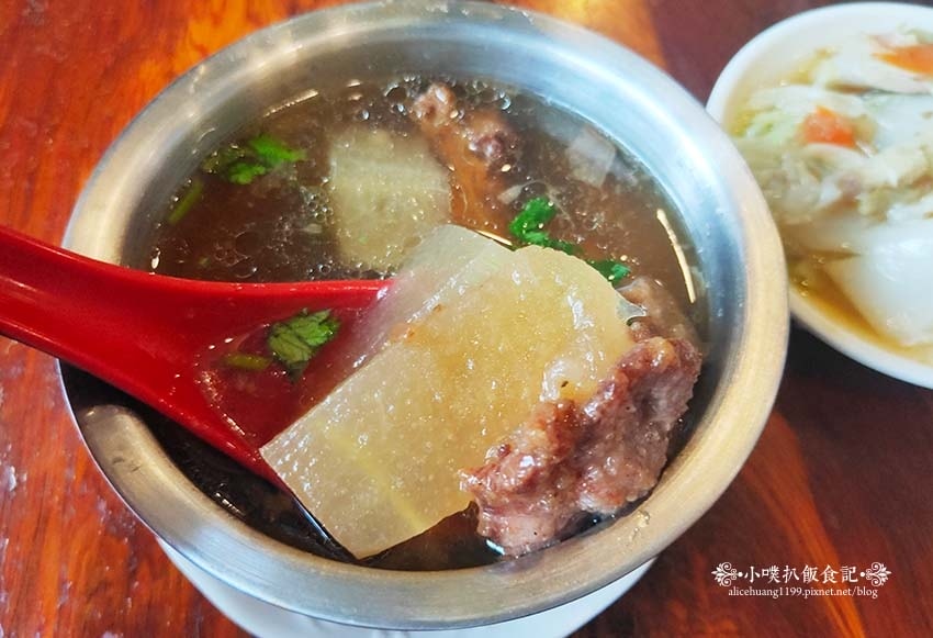 【永和美食】『下港排骨酥湯』近樂華夜市/永和超人氣排隊名店/ 【永和美食】『下港排骨酥湯』近樂華夜市/永和超人氣排隊名店/