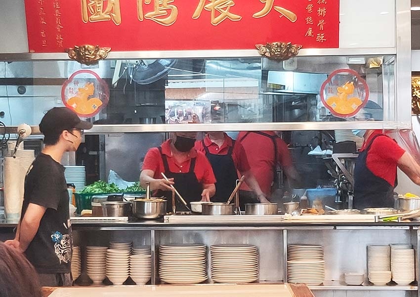 【永和美食】『下港排骨酥湯』近樂華夜市/永和超人氣排隊名店/ 【永和美食】『下港排骨酥湯』近樂華夜市/永和超人氣排隊名店/