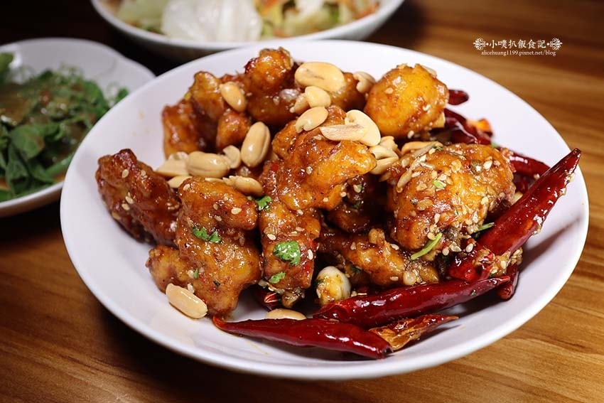 【忠孝復興中式餐廳】『仨弄砂鍋煲』近忠孝復興站/東區新開幕餐 【忠孝復興中式餐廳】『仨弄砂鍋煲』近忠孝復興站/東區新開幕餐