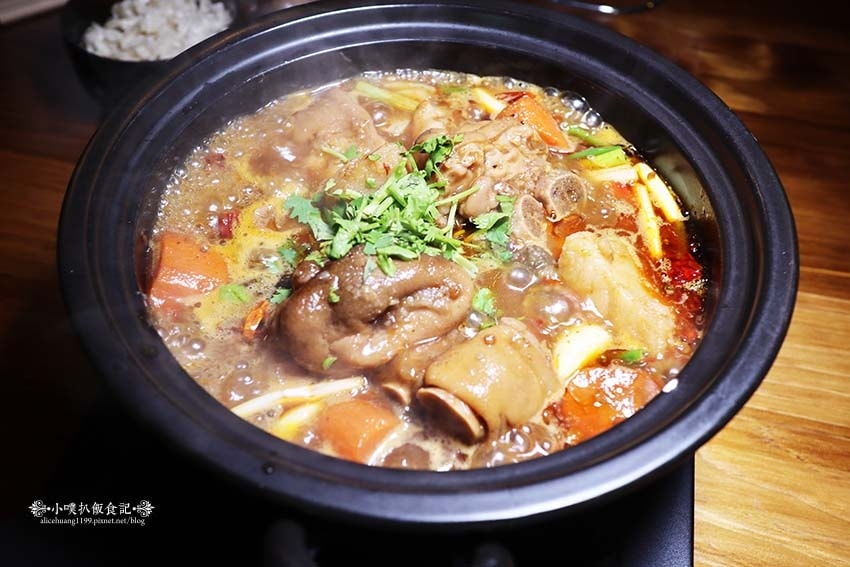 【忠孝復興中式餐廳】『仨弄砂鍋煲』近忠孝復興站/東區新開幕餐 【忠孝復興中式餐廳】『仨弄砂鍋煲』近忠孝復興站/東區新開幕餐