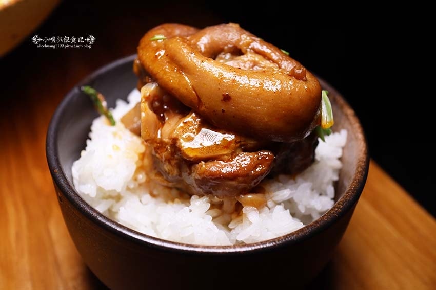 【忠孝復興中式餐廳】『仨弄砂鍋煲』近忠孝復興站/東區新開幕餐 【忠孝復興中式餐廳】『仨弄砂鍋煲』近忠孝復興站/東區新開幕餐