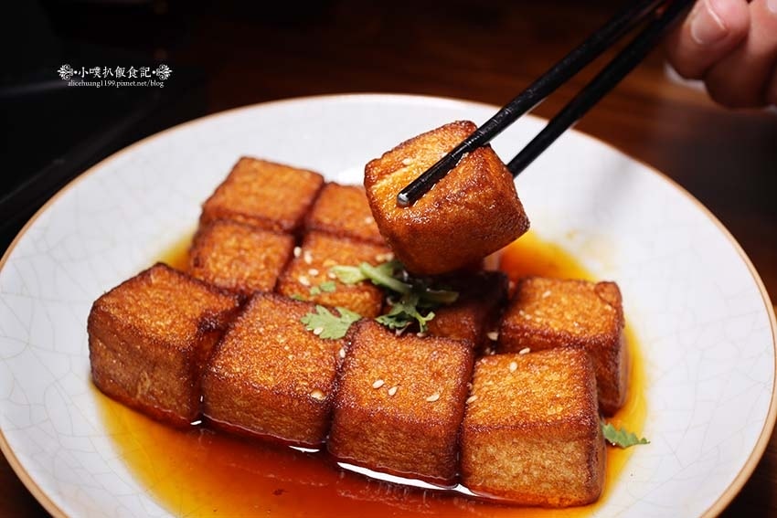 【忠孝復興中式餐廳】『仨弄砂鍋煲』近忠孝復興站/東區新開幕餐 【忠孝復興中式餐廳】『仨弄砂鍋煲』近忠孝復興站/東區新開幕餐