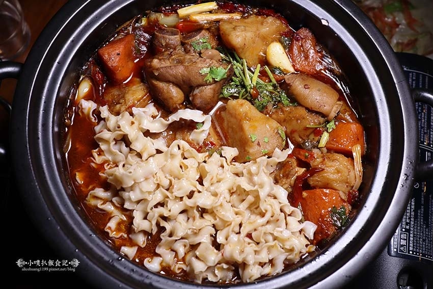 【忠孝復興中式餐廳】『仨弄砂鍋煲』近忠孝復興站/東區新開幕餐 【忠孝復興中式餐廳】『仨弄砂鍋煲』近忠孝復興站/東區新開幕餐