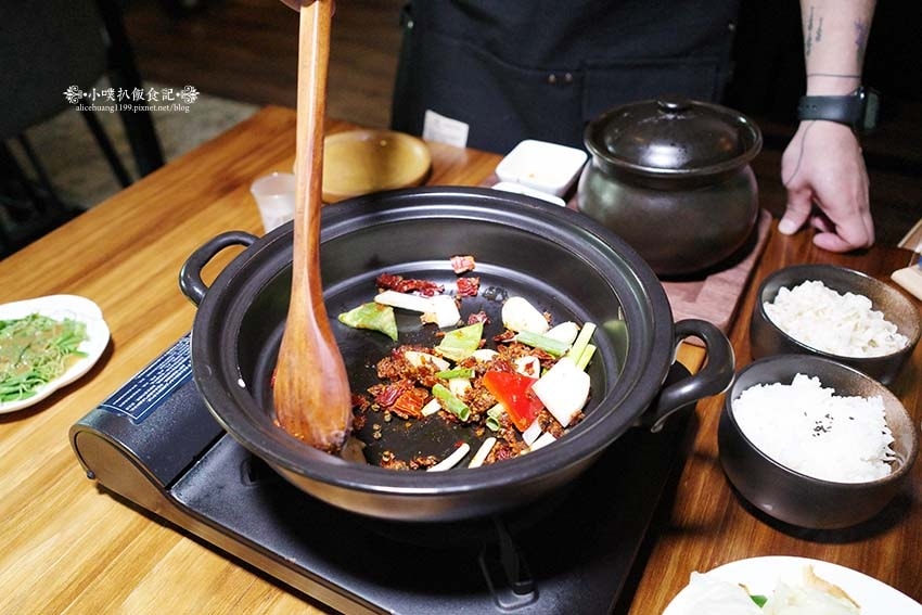 【忠孝復興中式餐廳】『仨弄砂鍋煲』近忠孝復興站/東區新開幕餐 【忠孝復興中式餐廳】『仨弄砂鍋煲』近忠孝復興站/東區新開幕餐