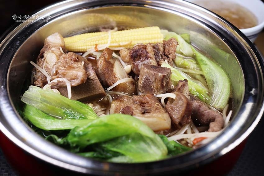 【板橋小火鍋】『占元府新台式潮鍋』近板橋站/新開幕/平價、高 【板橋小火鍋】『占元府新台式潮鍋』近板橋站/新開幕/平價、高