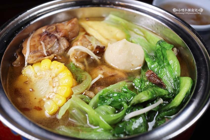 【板橋小火鍋】『占元府新台式潮鍋』近板橋站/新開幕/平價、高 【板橋小火鍋】『占元府新台式潮鍋』近板橋站/新開幕/平價、高