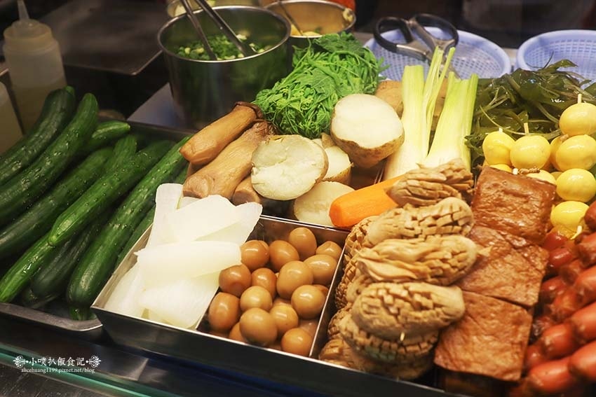 【樂華夜市美食】『小么雞鹹水雞 樂華夜市店』排隊美食/雞肉以 【樂華夜市美食】『小么雞鹹水雞 樂華夜市店』排隊美食/雞肉以