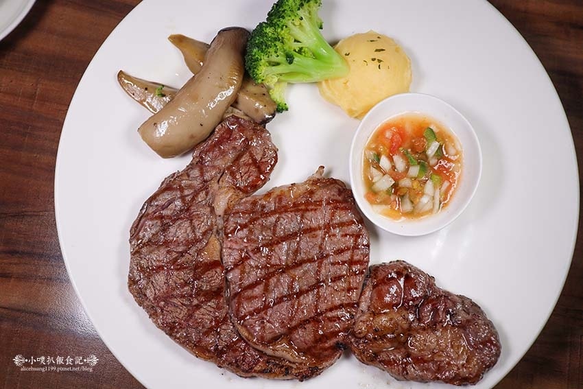 【台北美食】『亨利客原味炭烤牛排』近六張犁站/高CP值/以平 【台北美食】『亨利客原味炭烤牛排』近六張犁站/高CP值/以平