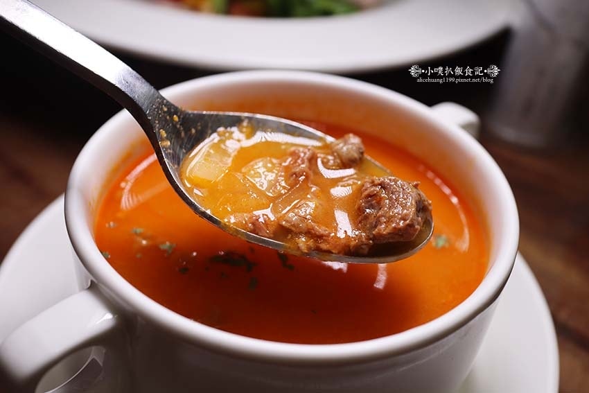 【台北美食】『亨利客原味炭烤牛排』近六張犁站/高CP值/以平 【台北美食】『亨利客原味炭烤牛排』近六張犁站/高CP值/以平