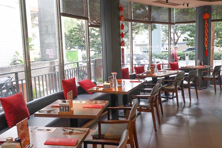 【台北美食】『亨利客原味炭烤牛排』近六張犁站/高CP值/以平 【台北美食】『亨利客原味炭烤牛排』近六張犁站/高CP值/以平