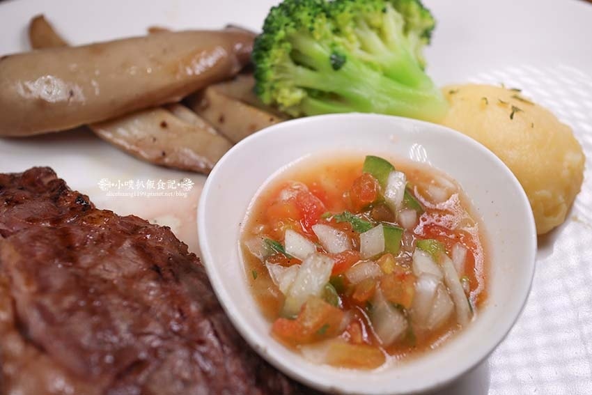 【台北美食】『亨利客原味炭烤牛排』近六張犁站/高CP值/以平 【台北美食】『亨利客原味炭烤牛排』近六張犁站/高CP值/以平