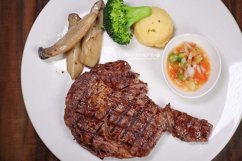 【台北美食】『亨利客原味炭烤牛排』近六張犁站/高CP值/以平 【台北美食】『亨利客原味炭烤牛排』近六張犁站/高CP值/以平