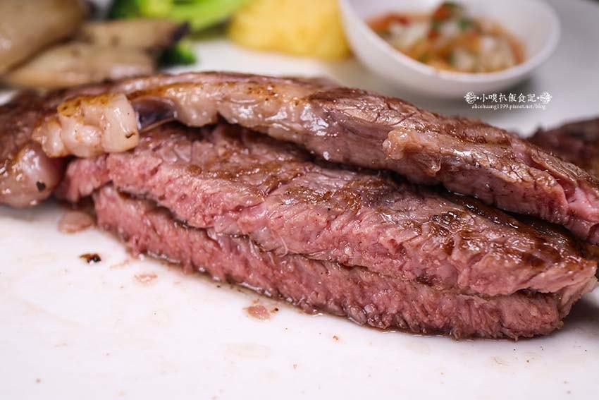 【台北美食】『亨利客原味炭烤牛排』近六張犁站/高CP值/以平 【台北美食】『亨利客原味炭烤牛排』近六張犁站/高CP值/以平