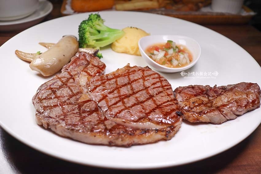 【台北美食】『亨利客原味炭烤牛排』近六張犁站/高CP值/以平 【台北美食】『亨利客原味炭烤牛排』近六張犁站/高CP值/以平