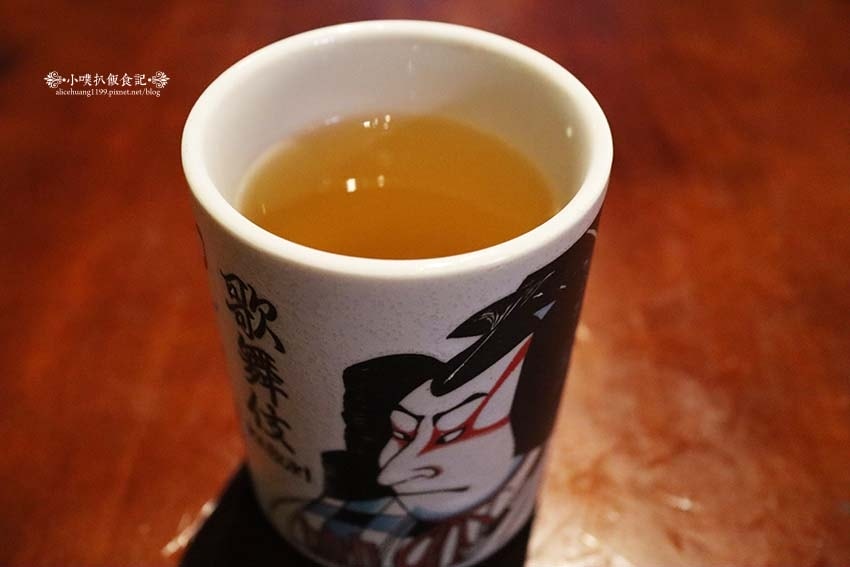 【士林夜市美食】『雞老闆桶仔雞士林夜市店』近劍潭站/壽星及消 【士林夜市美食】『雞老闆桶仔雞士林夜市店』近劍潭站/壽星及消