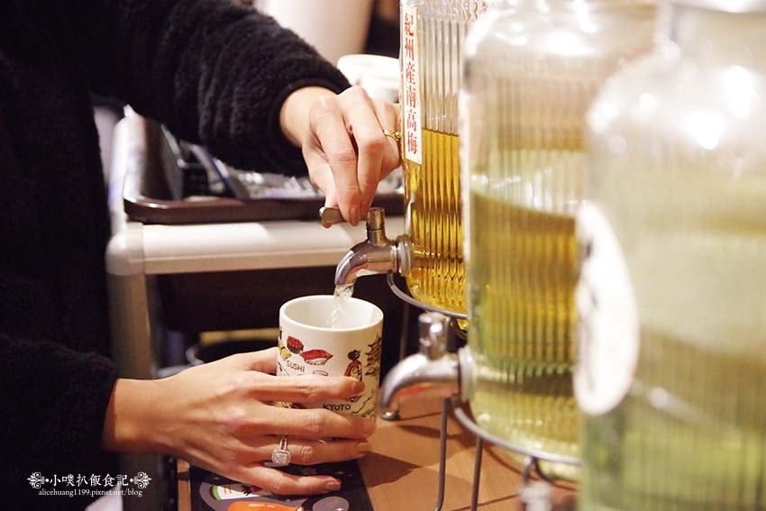 【士林夜市美食】『雞老闆桶仔雞士林夜市店』近劍潭站/壽星及消 【士林夜市美食】『雞老闆桶仔雞士林夜市店』近劍潭站/壽星及消