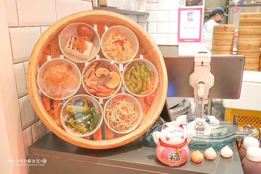 【永和小籠包】『籠飽包手作小籠包』樂華夜市美食必吃/現點現包 【永和小籠包】『籠飽包手作小籠包』樂華夜市美食必吃/現點現包