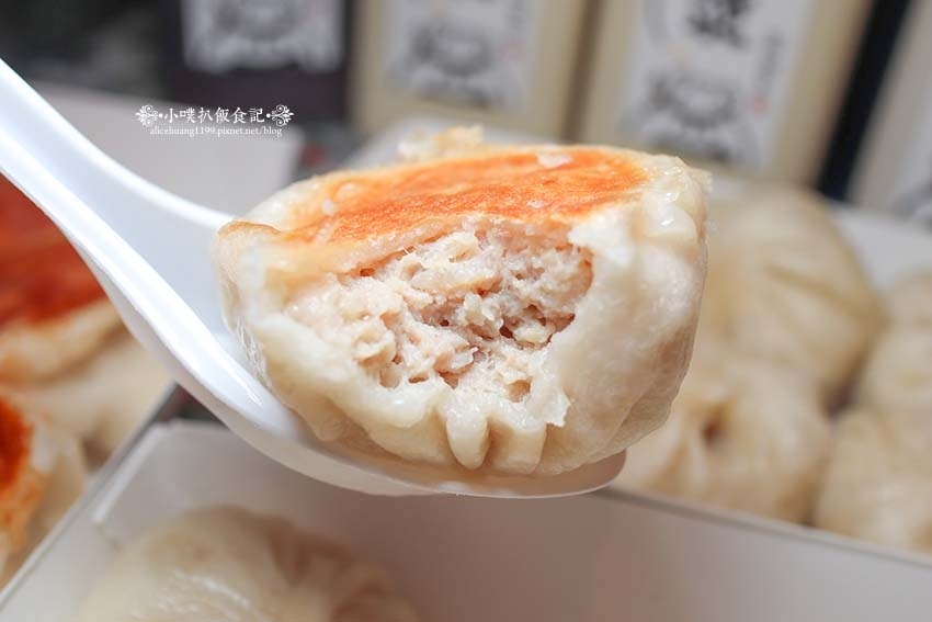 【永和小籠包】『籠飽包手作小籠包』樂華夜市美食必吃/現點現包 【永和小籠包】『籠飽包手作小籠包』樂華夜市美食必吃/現點現包