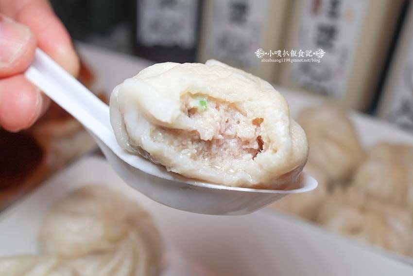 【永和小籠包】『籠飽包手作小籠包』樂華夜市美食必吃/現點現包 【永和小籠包】『籠飽包手作小籠包』樂華夜市美食必吃/現點現包