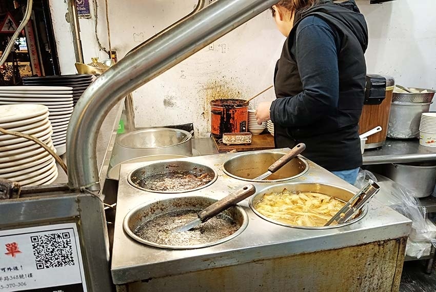 【中和美食】『洪家原汁排骨湯』萬華艋舺姊妹店/手掌大排骨,香 【中和美食】『洪家原汁排骨湯』萬華艋舺姊妹店/手掌大排骨,香