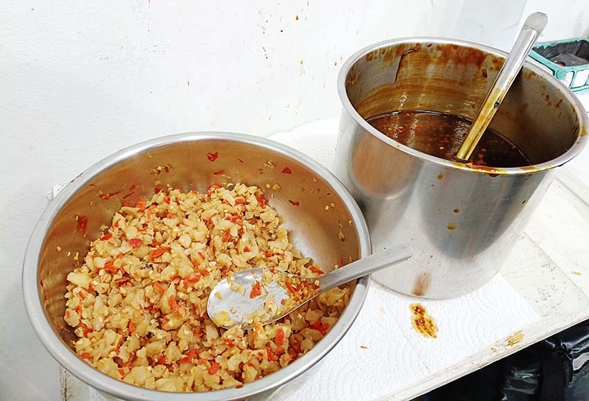 【中和美食】『洪家原汁排骨湯』萬華艋舺姊妹店/手掌大排骨,香 【中和美食】『洪家原汁排骨湯』萬華艋舺姊妹店/手掌大排骨,香