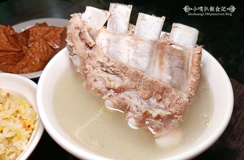【中和美食】『洪家原汁排骨湯』萬華艋舺姊妹店/手掌大排骨,香 【中和美食】『洪家原汁排骨湯』萬華艋舺姊妹店/手掌大排骨,香
