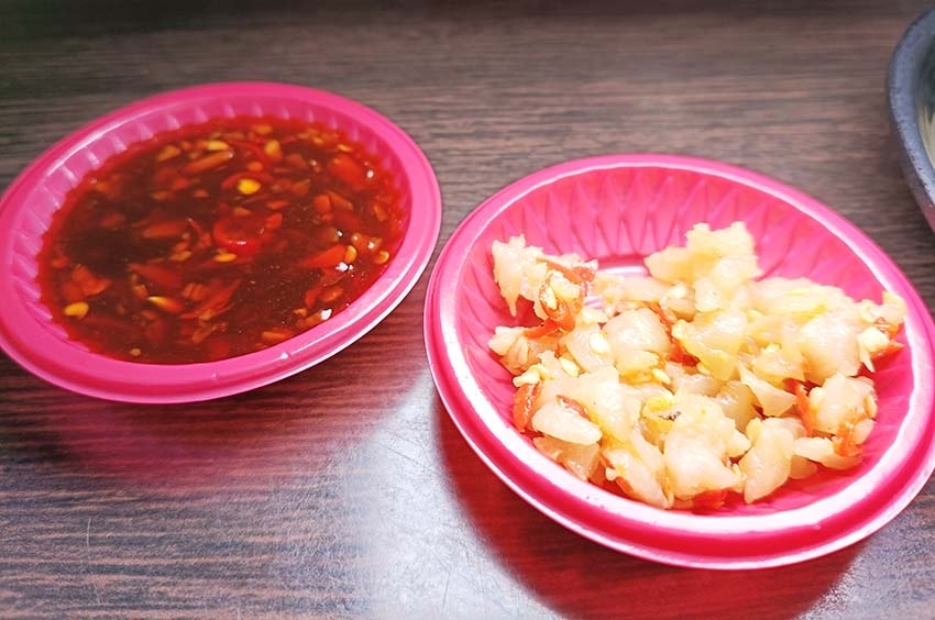 【中和美食】『洪家原汁排骨湯』萬華艋舺姊妹店/手掌大排骨,香 【中和美食】『洪家原汁排骨湯』萬華艋舺姊妹店/手掌大排骨,香