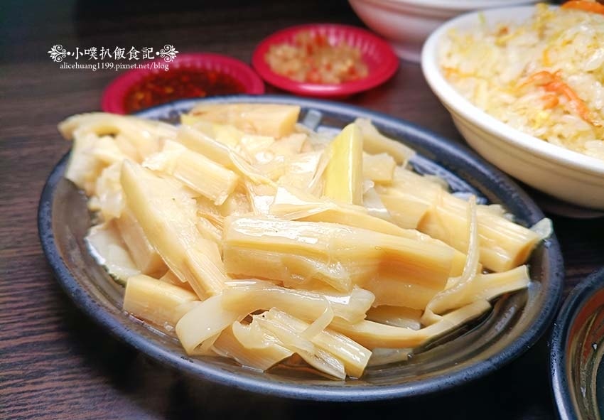 【中和美食】『洪家原汁排骨湯』萬華艋舺姊妹店/手掌大排骨,香 【中和美食】『洪家原汁排骨湯』萬華艋舺姊妹店/手掌大排骨,香