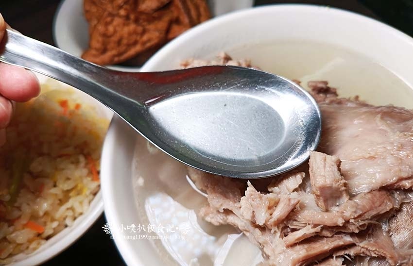 【中和美食】『洪家原汁排骨湯』萬華艋舺姊妹店/手掌大排骨,香 【中和美食】『洪家原汁排骨湯』萬華艋舺姊妹店/手掌大排骨,香