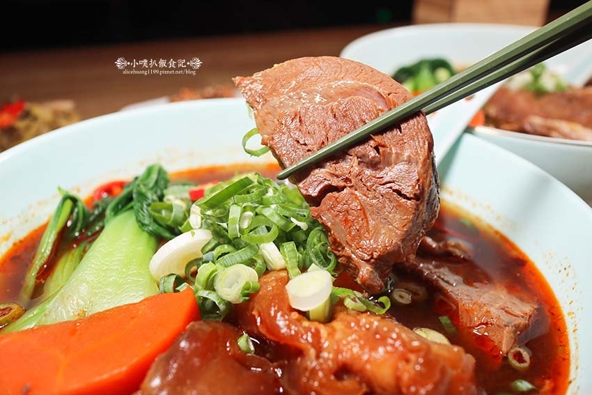 【東區牛肉麵】『地一牛肉麵』近國父紀念館站/精燉紅燒、川味紅 【東區牛肉麵】『地一牛肉麵』近國父紀念館站/精燉紅燒、川味紅