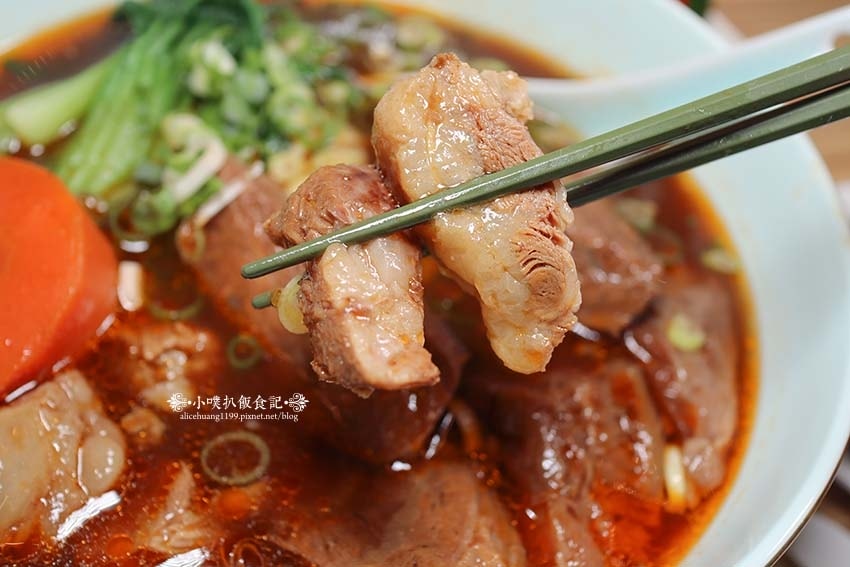 【東區牛肉麵】『地一牛肉麵』近國父紀念館站/精燉紅燒、川味紅 【東區牛肉麵】『地一牛肉麵』近國父紀念館站/精燉紅燒、川味紅