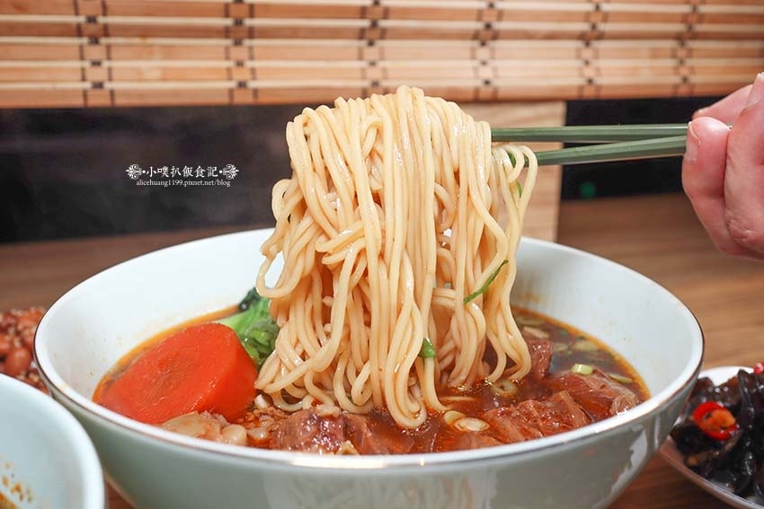 【東區牛肉麵】『地一牛肉麵』近國父紀念館站/精燉紅燒、川味紅 【東區牛肉麵】『地一牛肉麵』近國父紀念館站/精燉紅燒、川味紅