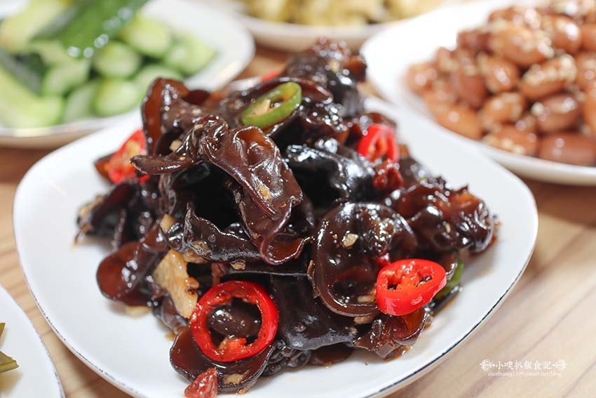 【東區牛肉麵】『地一牛肉麵』近國父紀念館站/精燉紅燒、川味紅 【東區牛肉麵】『地一牛肉麵』近國父紀念館站/精燉紅燒、川味紅