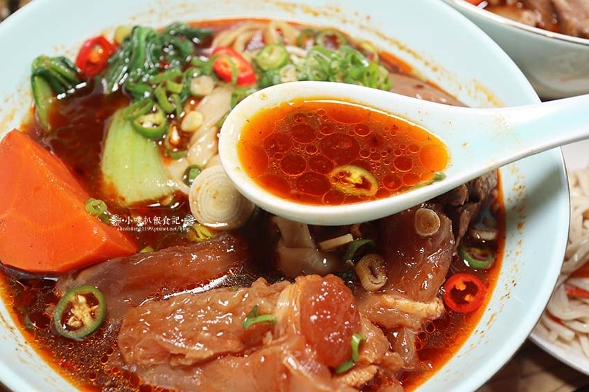 【東區牛肉麵】『地一牛肉麵』近國父紀念館站/精燉紅燒、川味紅 【東區牛肉麵】『地一牛肉麵』近國父紀念館站/精燉紅燒、川味紅