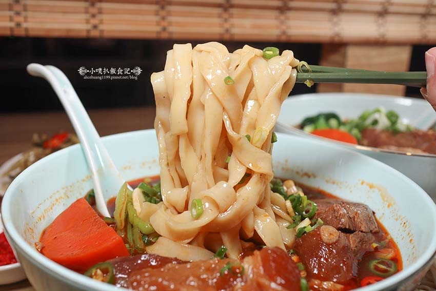 【東區牛肉麵】『地一牛肉麵』近國父紀念館站/精燉紅燒、川味紅 【東區牛肉麵】『地一牛肉麵』近國父紀念館站/精燉紅燒、川味紅