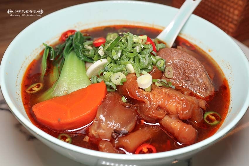 【東區牛肉麵】『地一牛肉麵』近國父紀念館站/精燉紅燒、川味紅 【東區牛肉麵】『地一牛肉麵』近國父紀念館站/精燉紅燒、川味紅