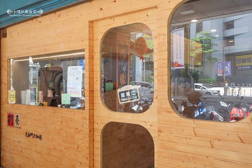 【中和美食】『賴桑透抽蚵仔麵線 中和店』近中和站/澎派浮誇麵 【中和美食】『賴桑透抽蚵仔麵線 中和店』近中和站/澎派浮誇麵