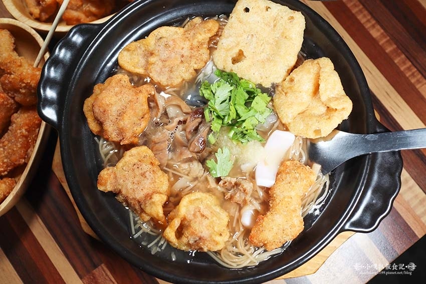 【中和美食】『賴桑透抽蚵仔麵線 中和店』近中和站/澎派浮誇麵 【中和美食】『賴桑透抽蚵仔麵線 中和店』近中和站/澎派浮誇麵