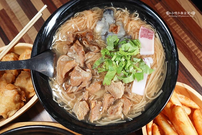 【中和美食】『賴桑透抽蚵仔麵線 中和店』近中和站/澎派浮誇麵 【中和美食】『賴桑透抽蚵仔麵線 中和店』近中和站/澎派浮誇麵