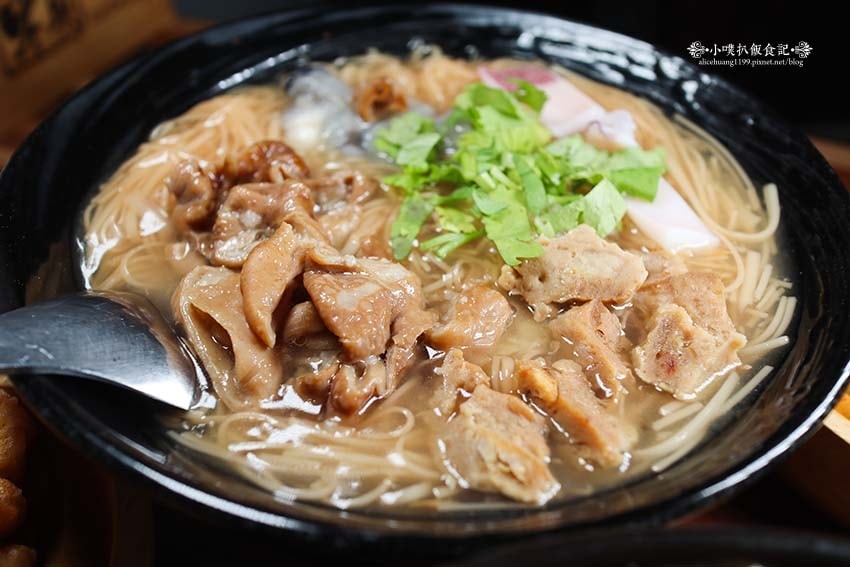 【中和美食】『賴桑透抽蚵仔麵線 中和店』近中和站/澎派浮誇麵 【中和美食】『賴桑透抽蚵仔麵線 中和店』近中和站/澎派浮誇麵