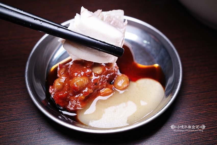 【台南美食】『阿憨鹹粥』近台南轉運站/台南在地人美食小吃早餐 【台南美食】『阿憨鹹粥』近台南轉運站/台南在地人美食小吃早餐