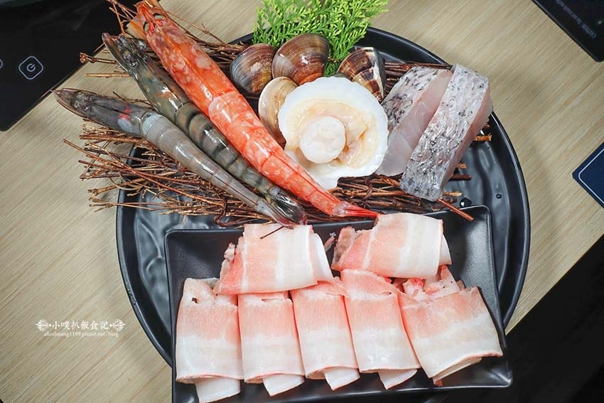 【蘆洲平價火鍋】『享初火鍋』近三民高中站/12種精心熬煮湯底 【蘆洲平價火鍋】『享初火鍋』近三民高中站/12種精心熬煮湯底