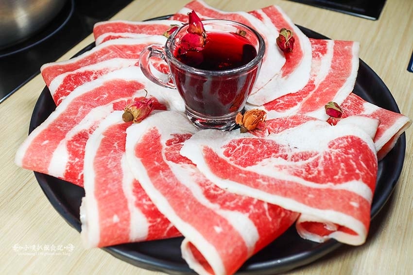 【蘆洲平價火鍋】『享初火鍋』近三民高中站/12種精心熬煮湯底 【蘆洲平價火鍋】『享初火鍋』近三民高中站/12種精心熬煮湯底