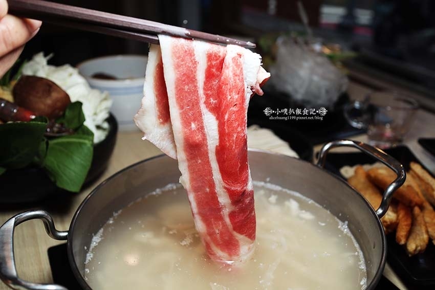 【蘆洲平價火鍋】『享初火鍋』近三民高中站/12種精心熬煮湯底 【蘆洲平價火鍋】『享初火鍋』近三民高中站/12種精心熬煮湯底