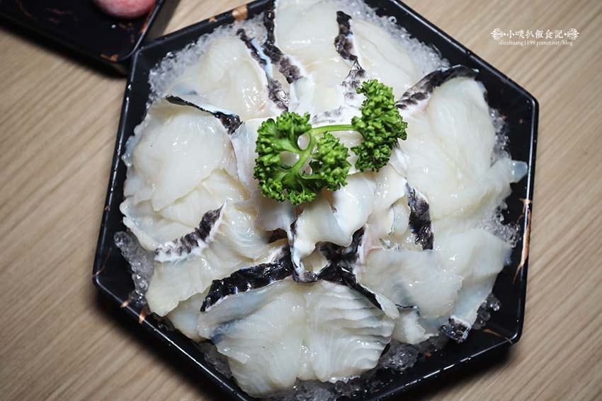 【內湖火鍋推薦】『四川龍府』近葫洲站/生日壽星幾歲就送幾隻蝦 【內湖火鍋推薦】『四川龍府』近葫洲站/生日壽星幾歲就送幾隻蝦